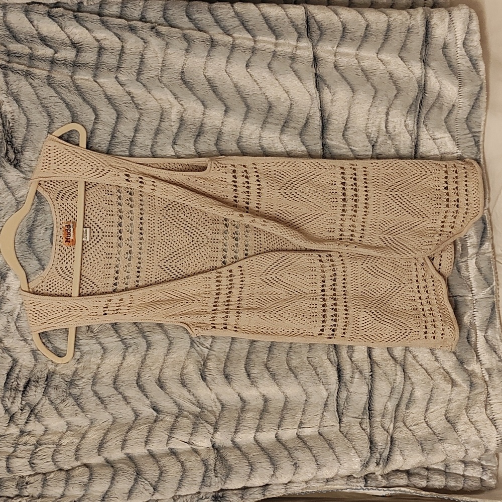 Vintage Mudd Light Tan Open-Knit Sleeveless Cardigan. I Few Pulls See In ohotos